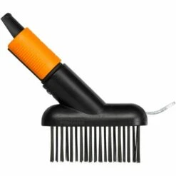 Fiskars Brosse Pour Joints Pour Désherber, émousser Sur La Terrasse, Tête D'outil QuikFit, Longueur: 18,5 Cm, Largeur: 15 Cm, Poils En Acier/Corps En Plastique Renforcé De Fibre De Verre, Noir/Orange, QuikFit, 1000657